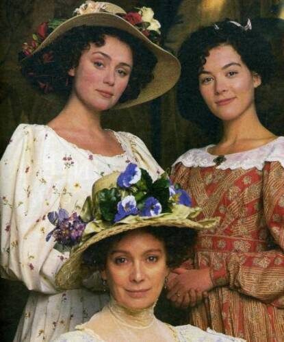 Кадр из сериала "Жёны и дочери"