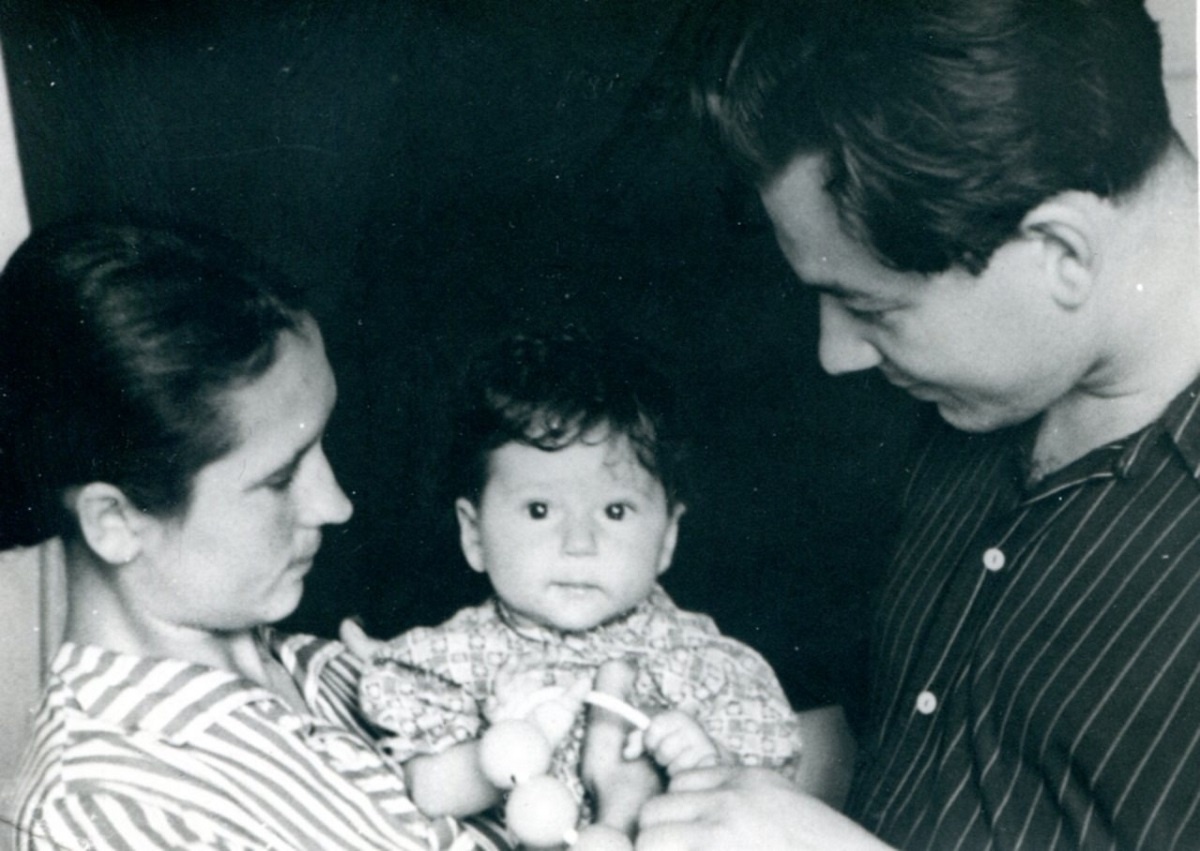    Алла с родителями