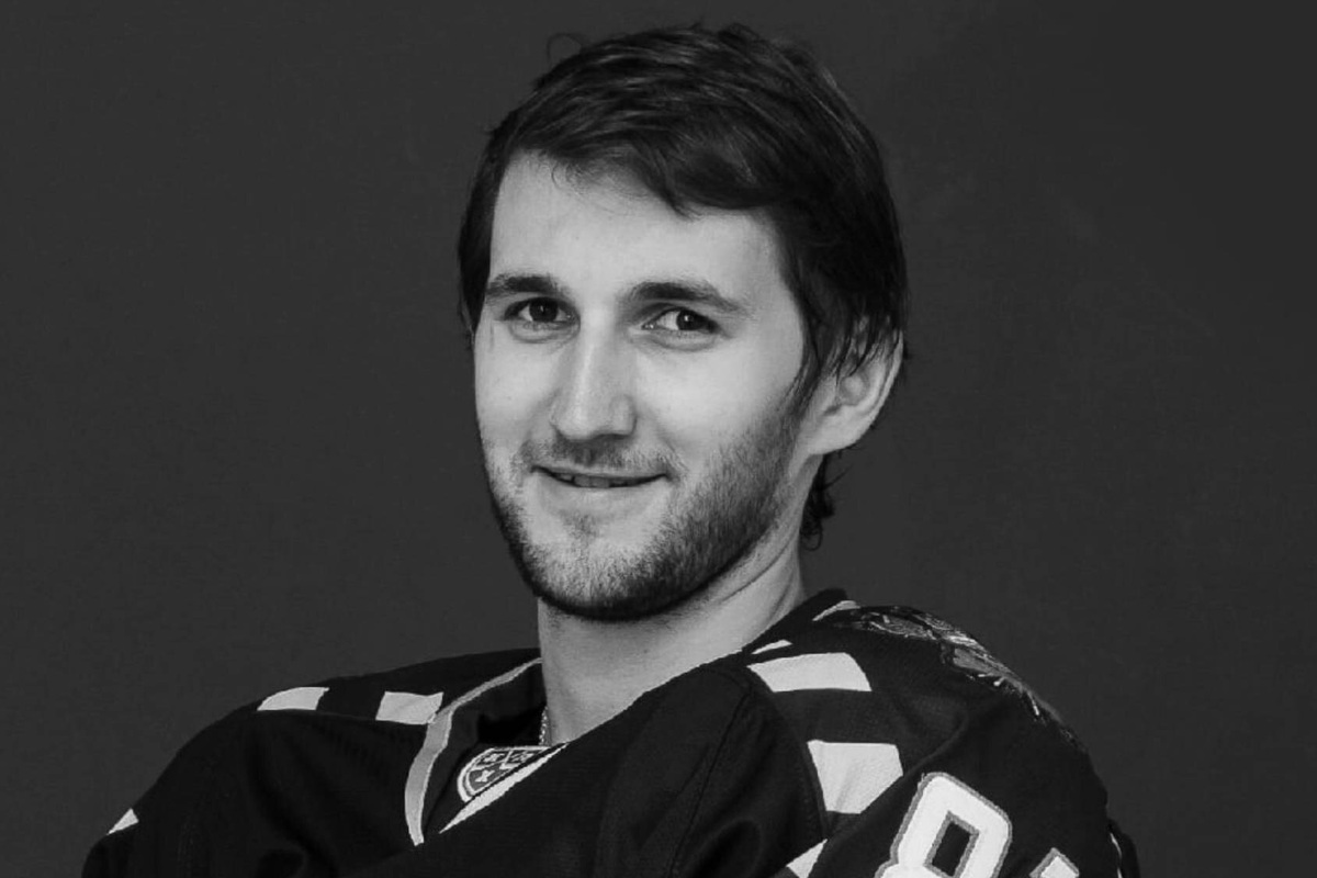     Умер за рулем автомобиля 33-летний хоккеист Кирилл Лебедев