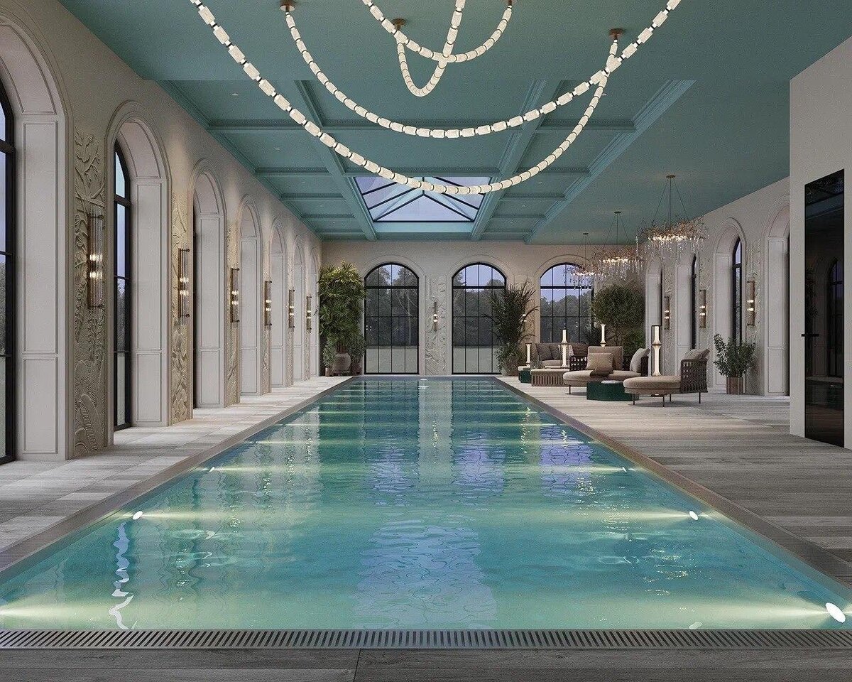 Интерьер бассейна воссоздает атмосферу Лазурного берега. На стенах – барельефы с тропическим сюжетом
