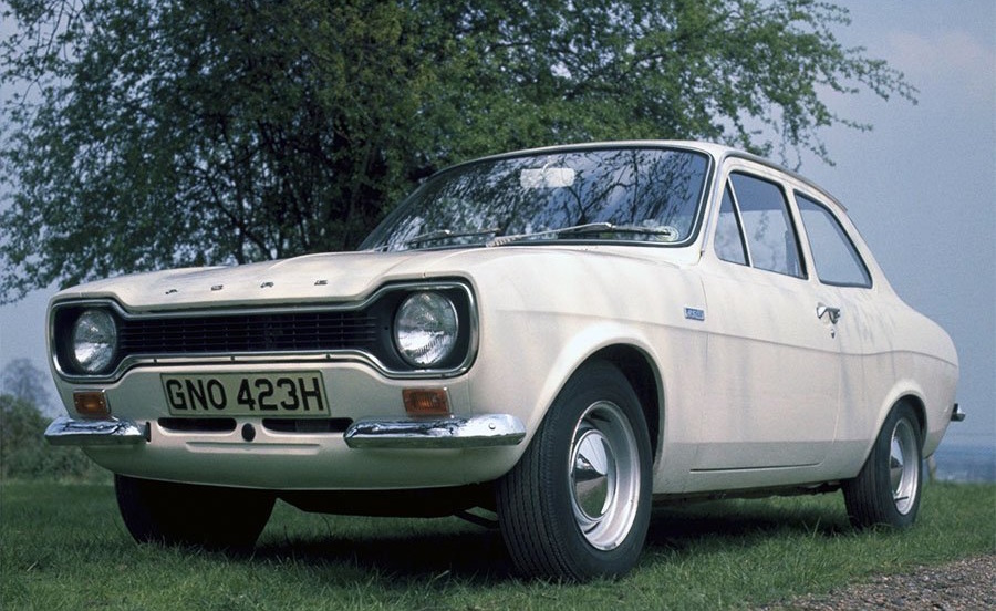 RS1600 выглядел почти как любой другой  Escort Mk1. Но цвет только горностаевый белый.