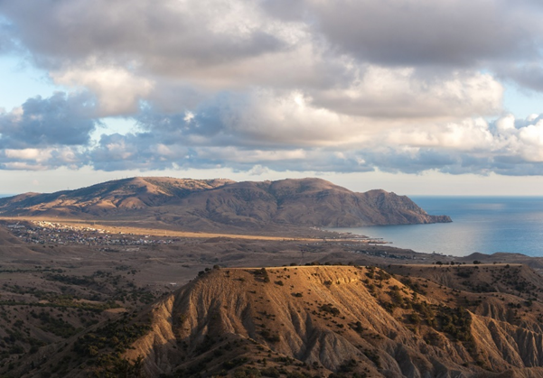 Мыс Меганом, Капсельская долина и Столовые горы. Фото: Н. Кононов