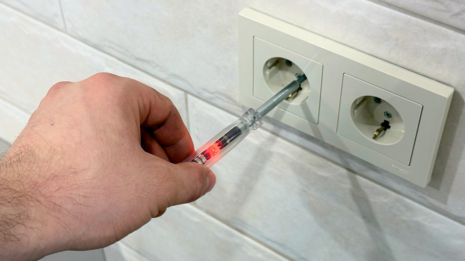 Как пользоваться индикаторной отверткой — проверка фазы, нуля и поиск проводки