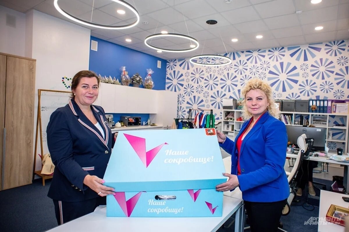    Набор включает 50 предметов.