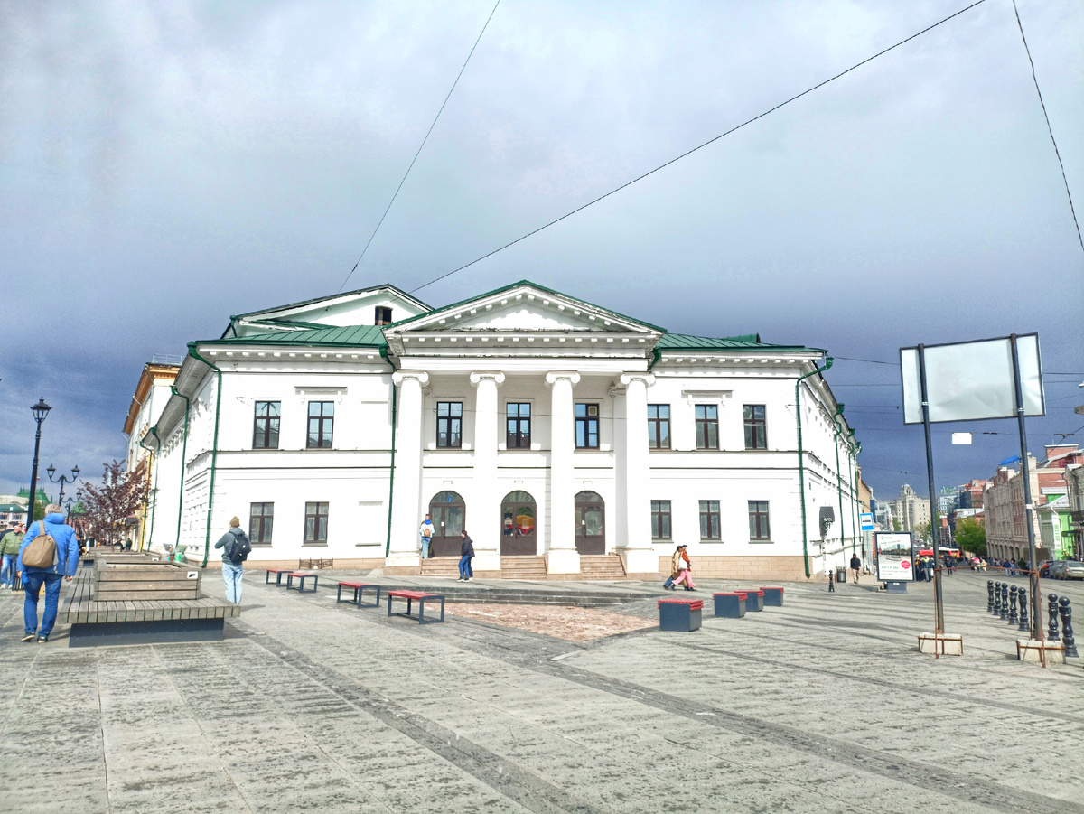 Улица Большая Покровская, здание Дома культуры им Свердлова, бывшее Дворянское собрание 