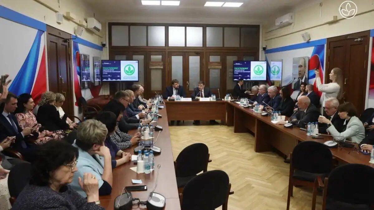 Фото: rosagroleasing.ru / соцсети Росагролизинга
Гендиректор Росагролизинга Павел Косов озвучил, что ставки по льготному лизингу будут снижены до 8-12% годовых