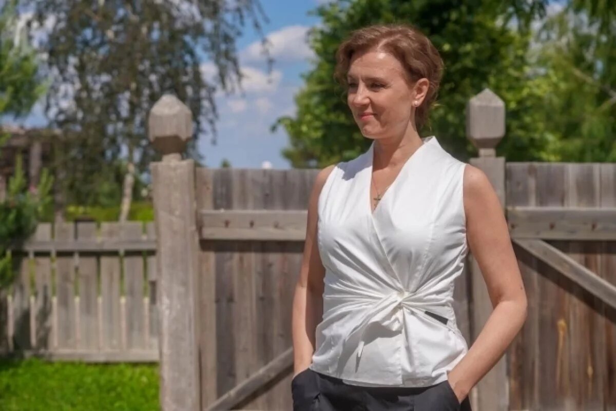    Актриса Ксения Алферова загадала желание у Жар-птицы в волгоградском ЦПКиО