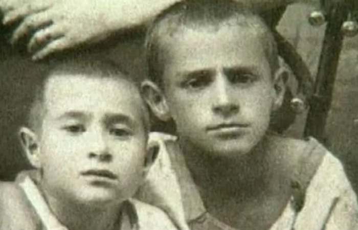 Зиновий Гердт в детстве с братом./Фото: 24smi.org