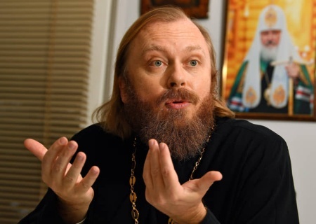    Все на бал! РПЦ и судебные приставы выступили за раздельное образование мальчиков и девочек для снижения разводов