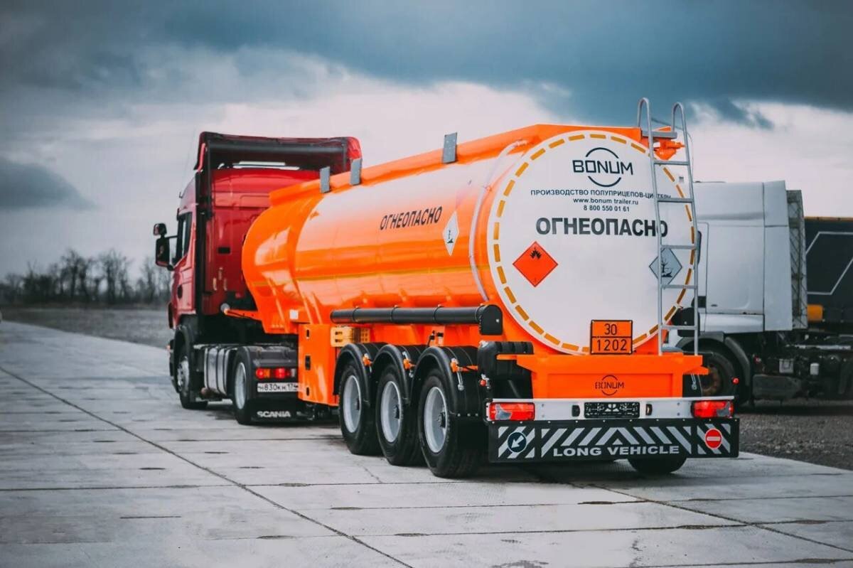 Фото заимствовано - https://yandex.com/maps/org/yekaterinburgskaya_toplivnaya_kompaniya/169939224887/panorama/