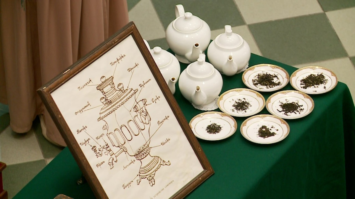 Чай "вприкуску", "внакладку" и с "угрызением". Так пили напиток в Сибири