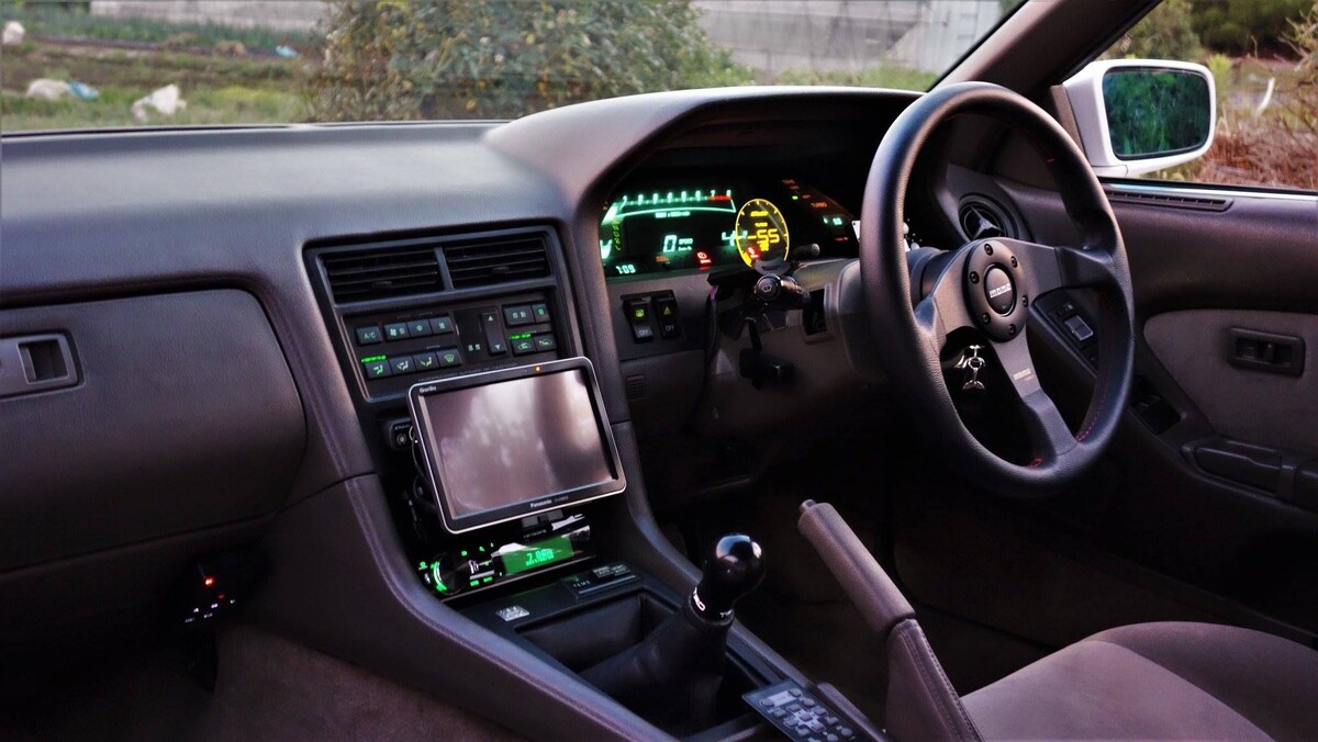 Обратите внимание на цифровую панель