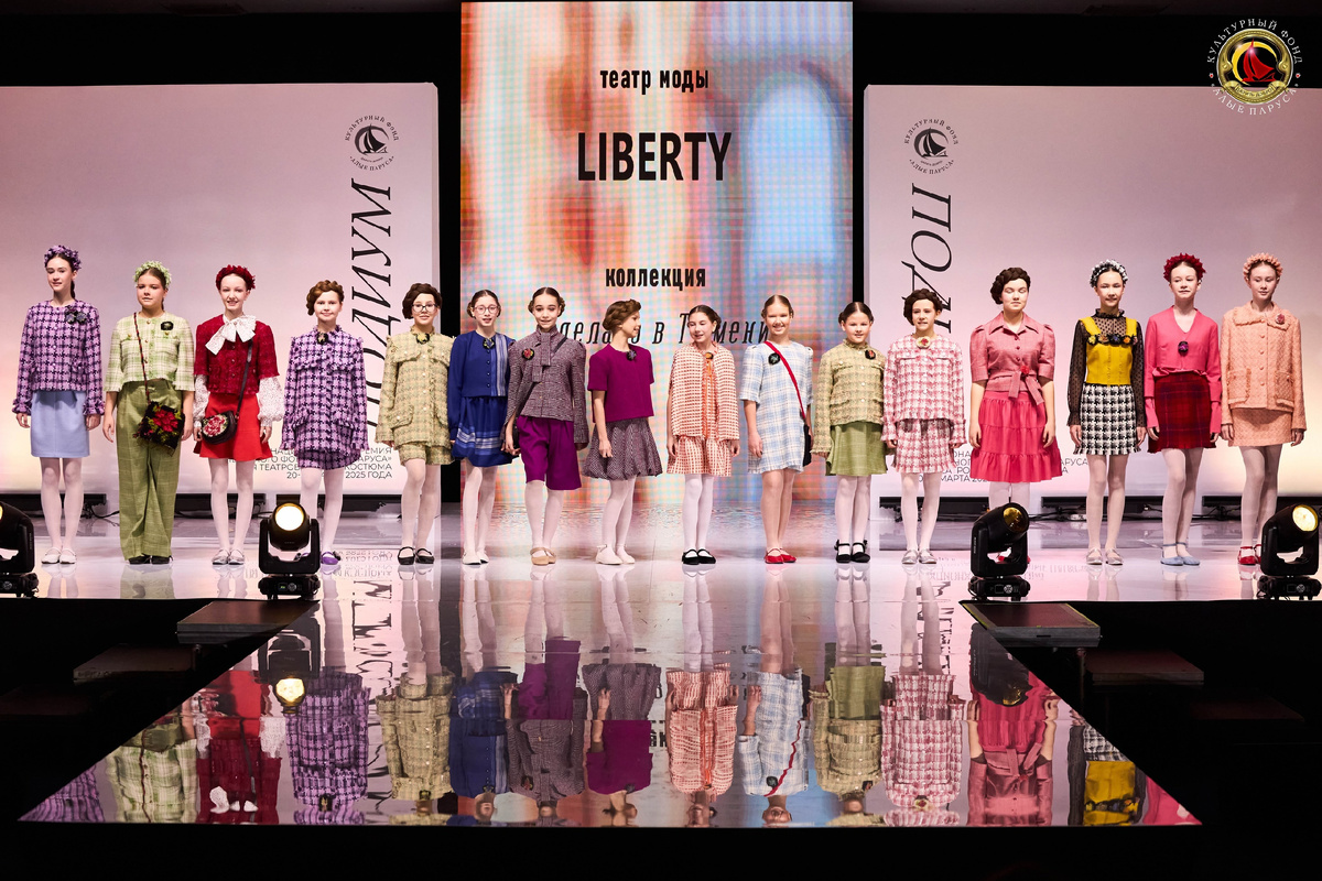 Коллекция "Сделано в Тюмени" основана на элементах тюменского махрового ковра
источник: vk.com, культурный фонд "Алые паруса"