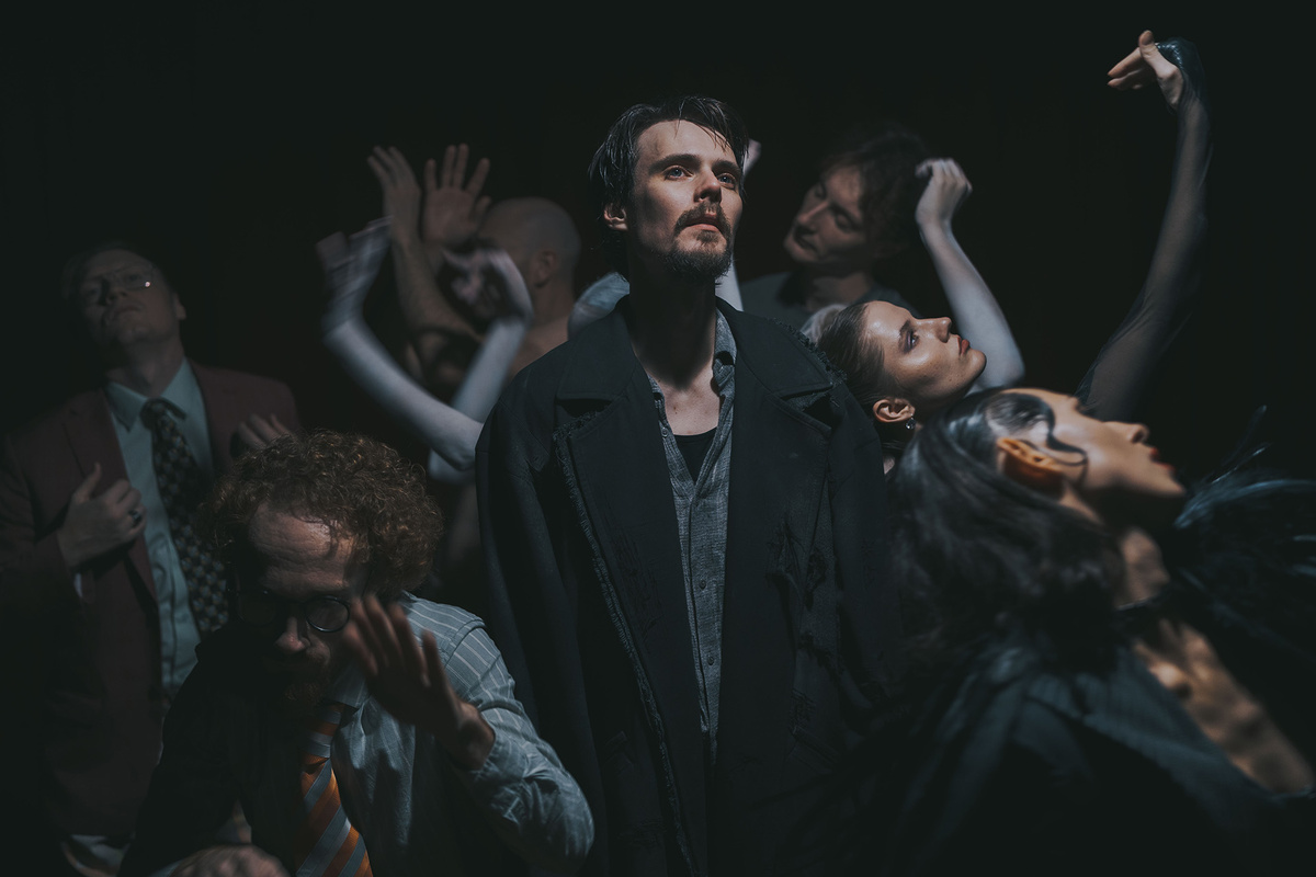    Сцена из спектакля «Преступление и наказание»