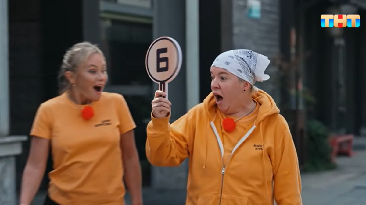 Кадр из шоу "Сокровища императора"/ ТНТ
