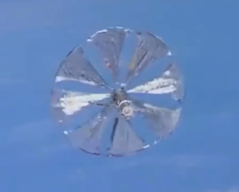 Солнечный парус, развёрнутый на корабле "Прогресс" в 1993 году