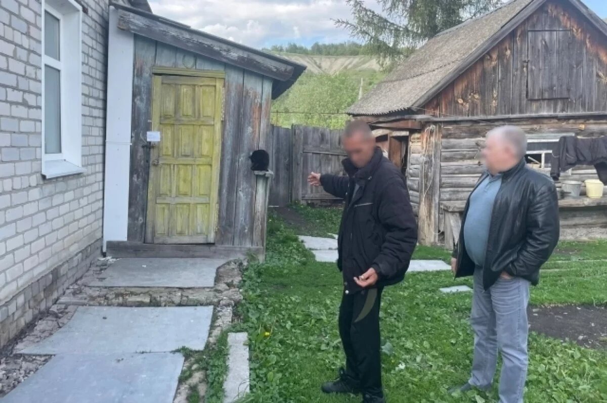    Житель Сурского убил 86-летнего отца, а тело закопал во дворе