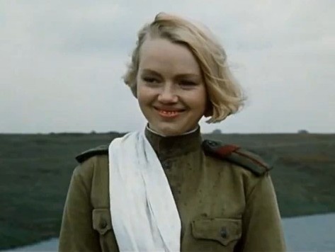 Кадры из мини-сериала "Батальоны просят огня" (1985).