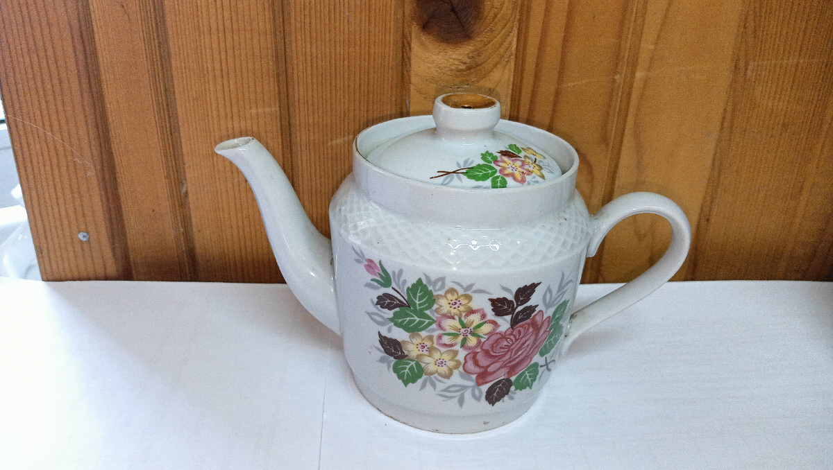 Прелюбопытное чайное старье. Фото автора