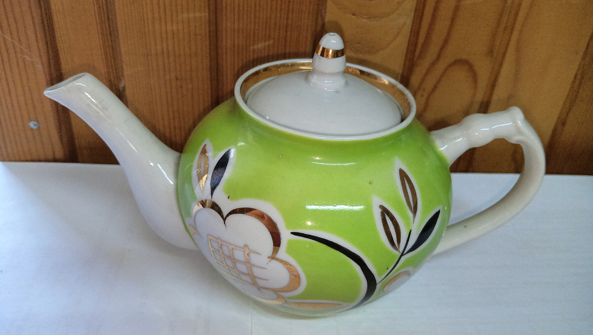 Прелюбопытное чайное старье. Фото автора