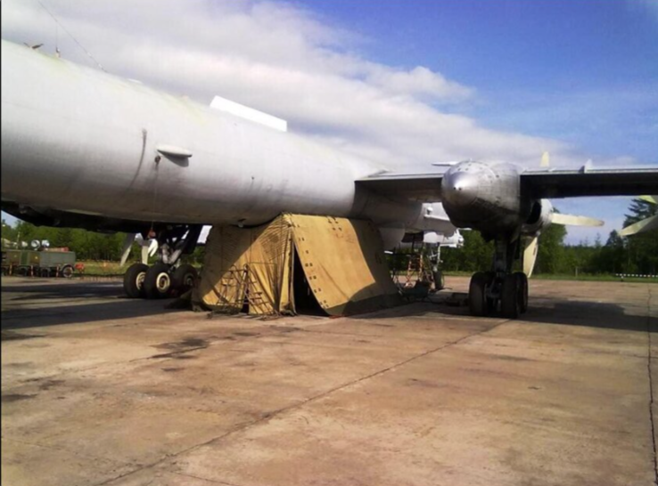 Палатка нужна для термостабилизации отсека.