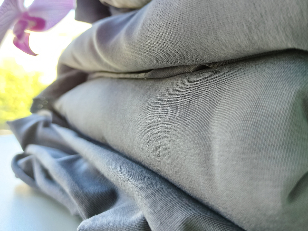 При пошиве вещей из трикотажа нужно учитывать растяжимость ткани