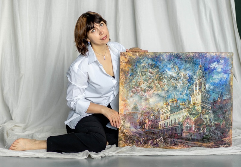 Марина Новосельская с к артиной "Единство духа и веры"