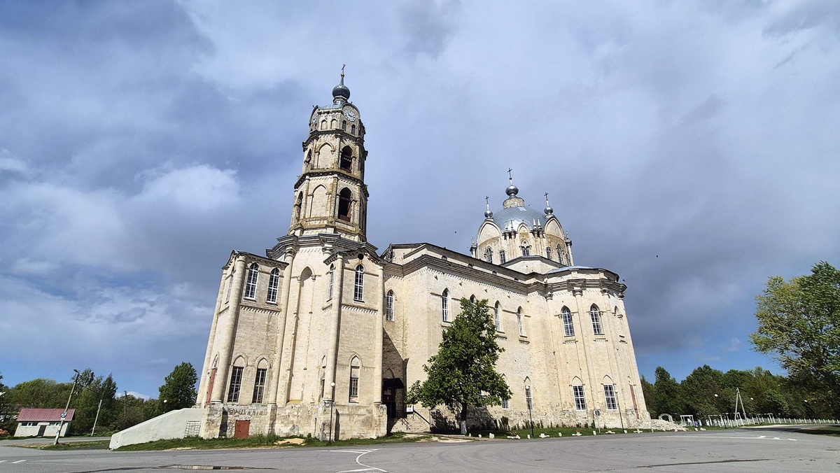 Троицкий храм в посёлке Гусь-Железный называют самым большим сельским храмом России
