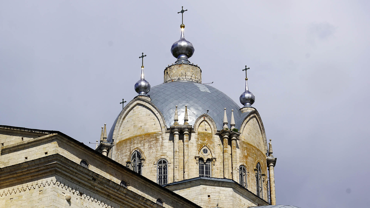 Этот собор не уступает многим готическим соборам Европы ни в размере, ни в красоте