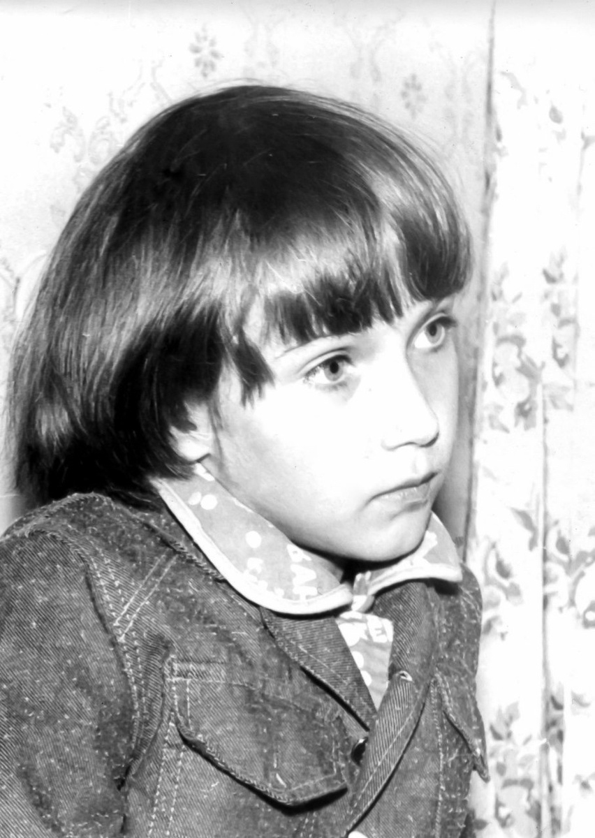 Я, мне примерно 7 лет или чуть больше