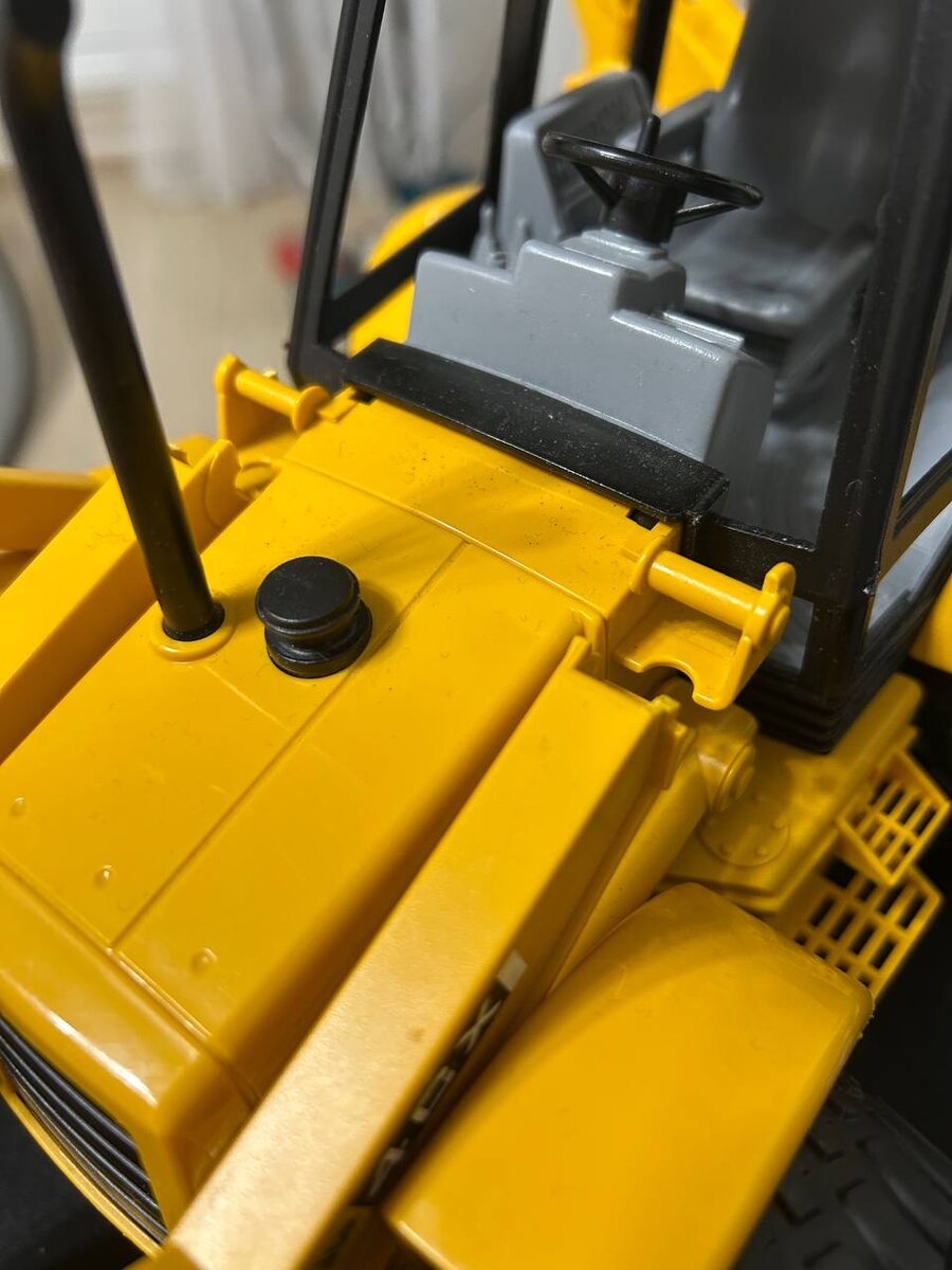 Крепления с завода были очень тонкими, и их поломка была лишь вопросом времени