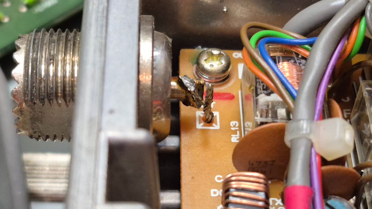 FT-840 Соединение антенного разъёма с платой LPF.