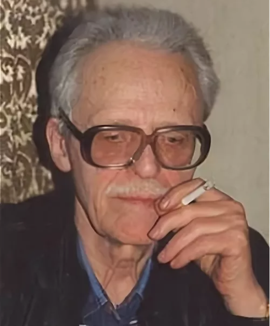 Я не зря выбрала такую фотографию, хотя были и лучше) Мне кажется именно на этой фото передается вся осмысленность того, о чем он писал)