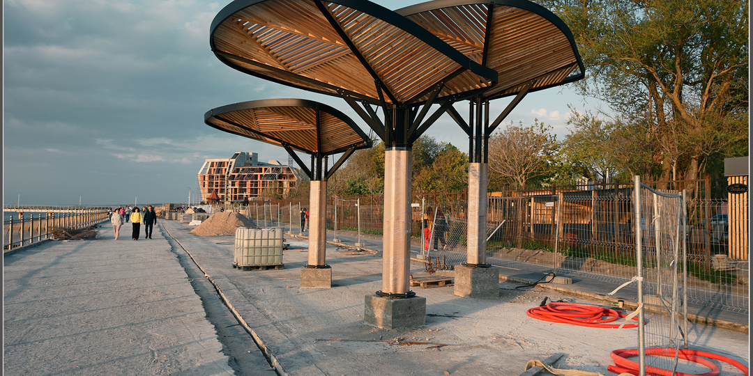 Прогулка по Зеленоградску: променад, архитектура, туристы и берег Балтийского моря