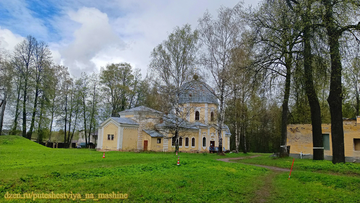 Знаменская церковь в усадьбе Знаменское-Раёк