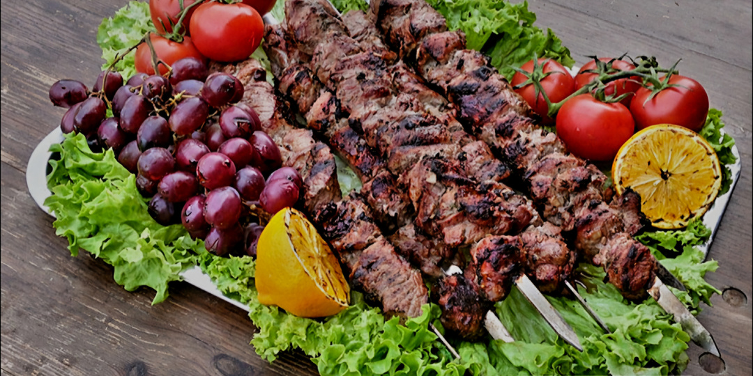 Как приготовить очень вкусные шашлыки: мясо, маринад и немного магии!