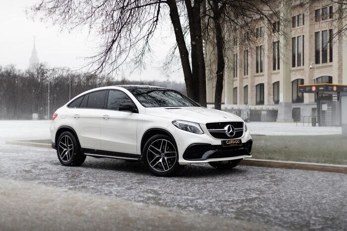 В Mercedes-Benz GLE удобно путешествовать всей семьей/ Фото: arendacar.ru