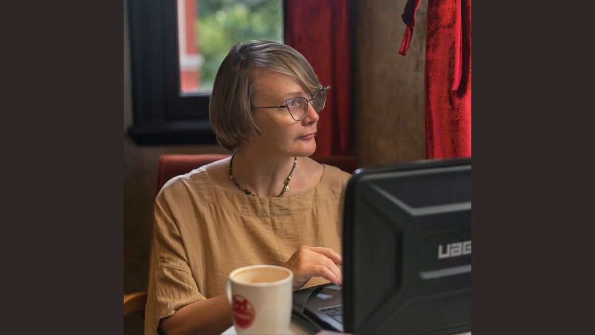 Меня зовут Светлана, я копирайтер и маркетолог. Занимаюсь продвижением услуг психологов, врачей и других помогающих практиков через тексты.
