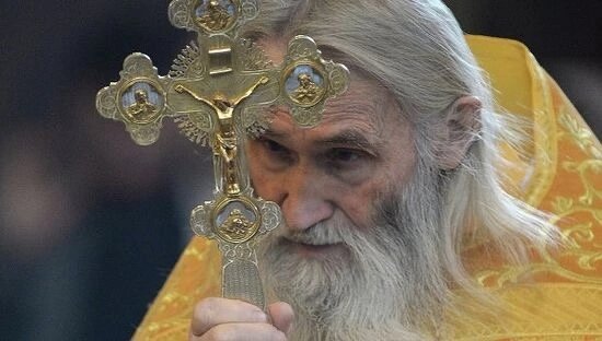 Отец Илий: "Нельзя служить Богу и мамоне, то есть нельзя верить и обманывать... " Фото из свободного источника в Интернете. 