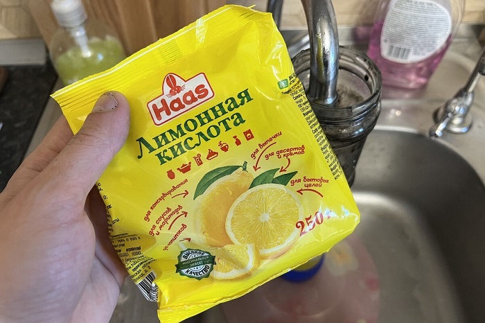 Удобнее использовать лимонную кислоту в порошке. / Фото: ladakalinablog.ru