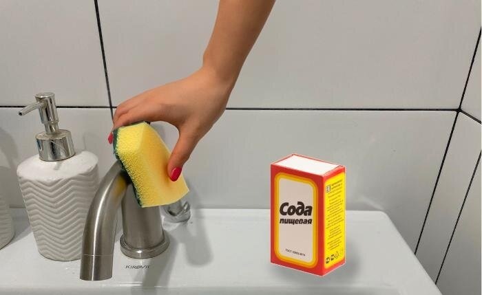 Нанесите соду на влажную губку и протрите кран. / Фото: vopros-ik.mirtesen.ru
