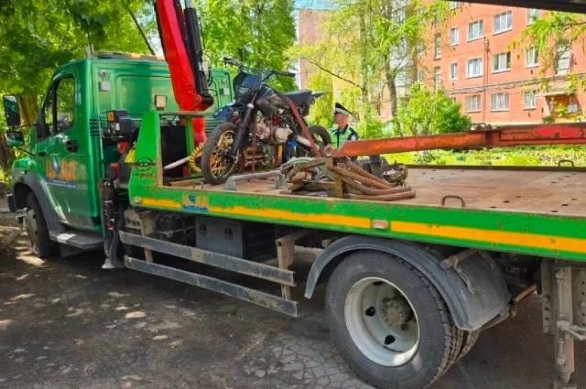    В Твери поймали школьника, который ехал на уроки на питбайке