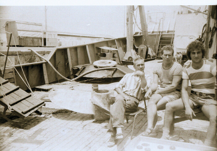 Моряки, застрявшие на борту одного из кораблей. /Фото: ookean-estrybprom.8v7.ru