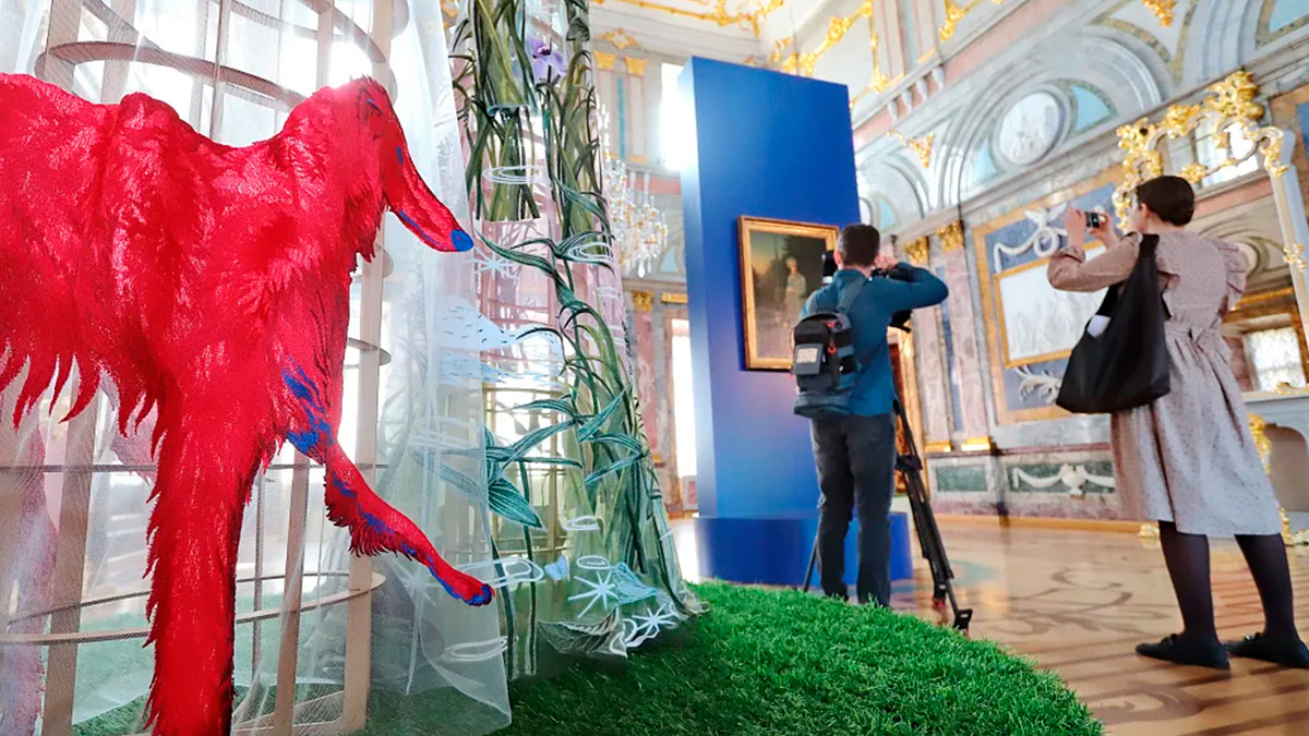 Интерьеры выставки "Жизнь замечательных собак". Источник: https://clck.ru/3MCfU5