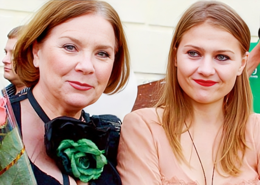 на фото Лариса Голубкина и ее дочь Мария