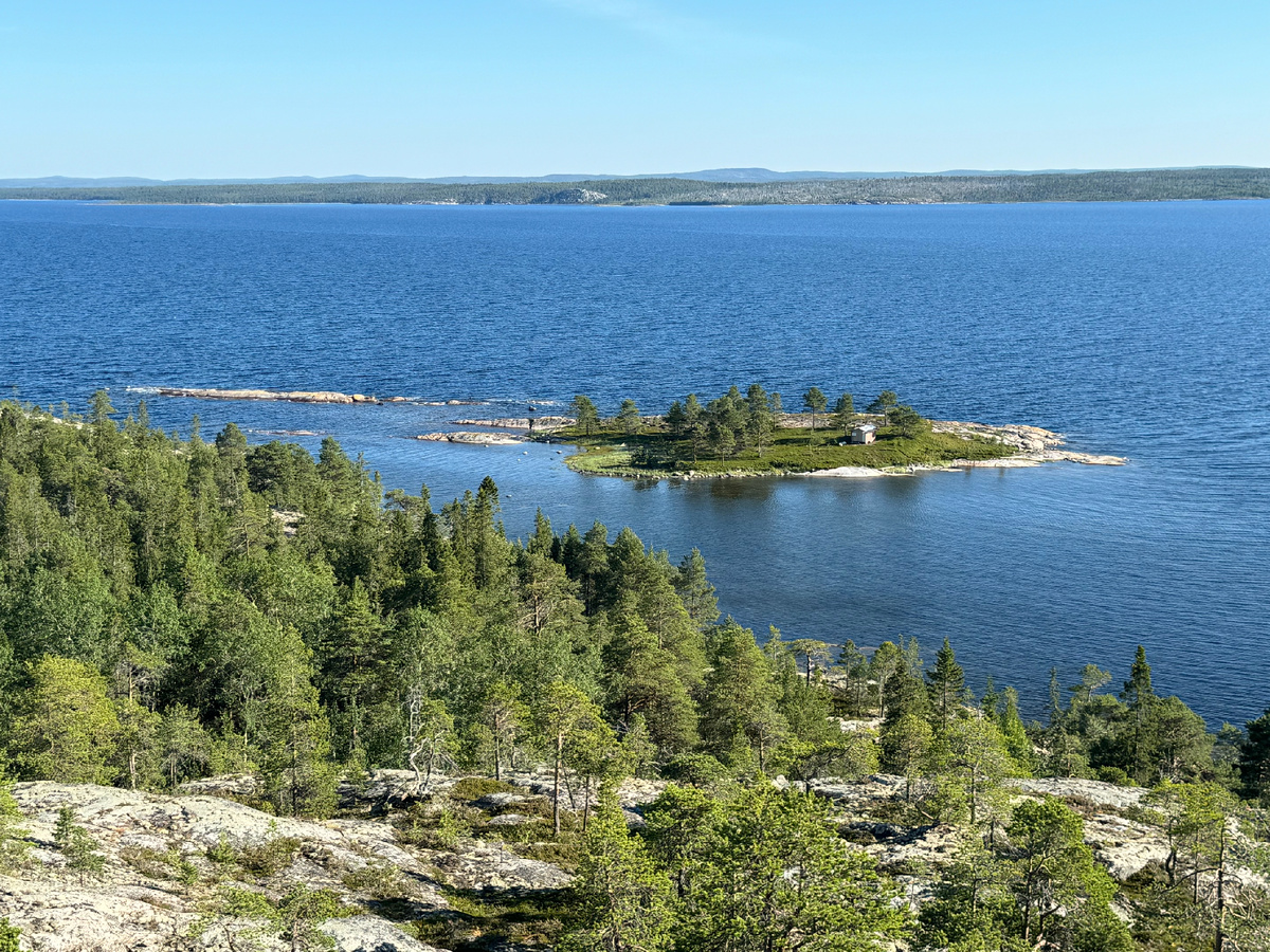 Острова Кандалакшкого залива. Фото с верхушки Кишкина