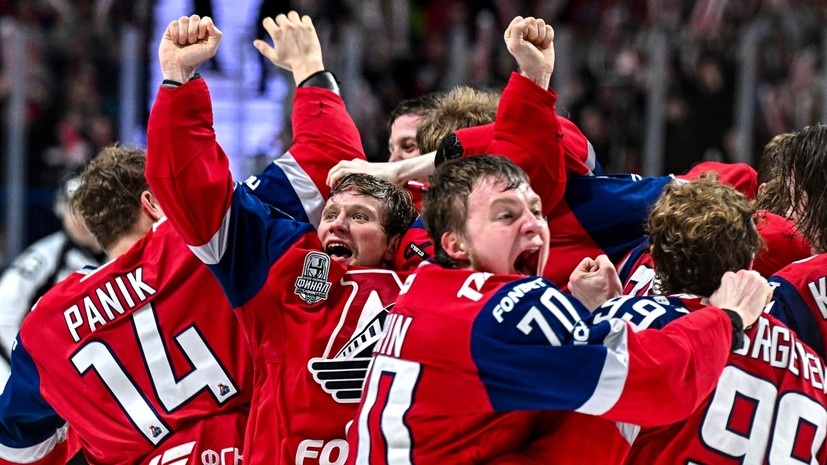     Хоккеисты «Локомотива» радуются победе в Кубке Гагарина РИА Новости Сергей Бобылев