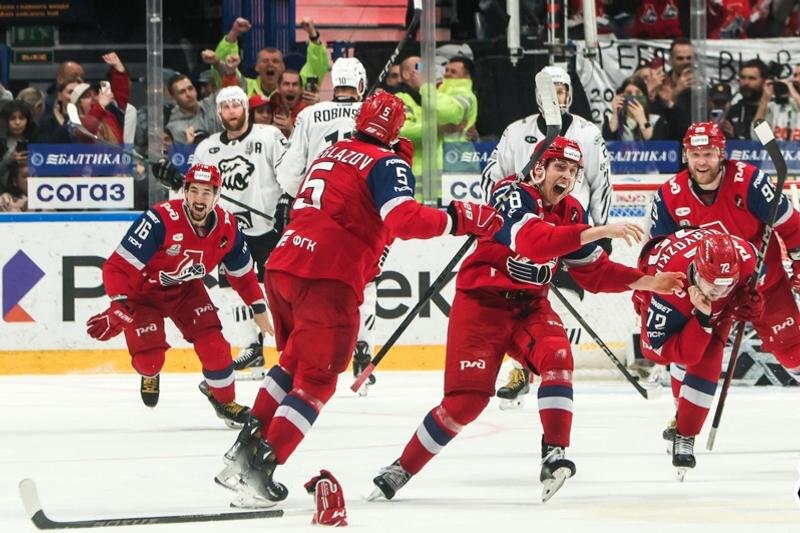    Фото пресс-служба ХК «Трактор» /Золотой гол в ворота «Трактора» забил воспитанник челябинского хоккея Максим Шалунов