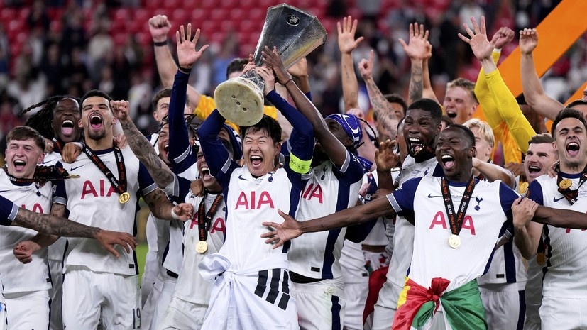     Футболисты «Тоттенхэма» радуются победе в Лиге Европы AP Manu Fernandez