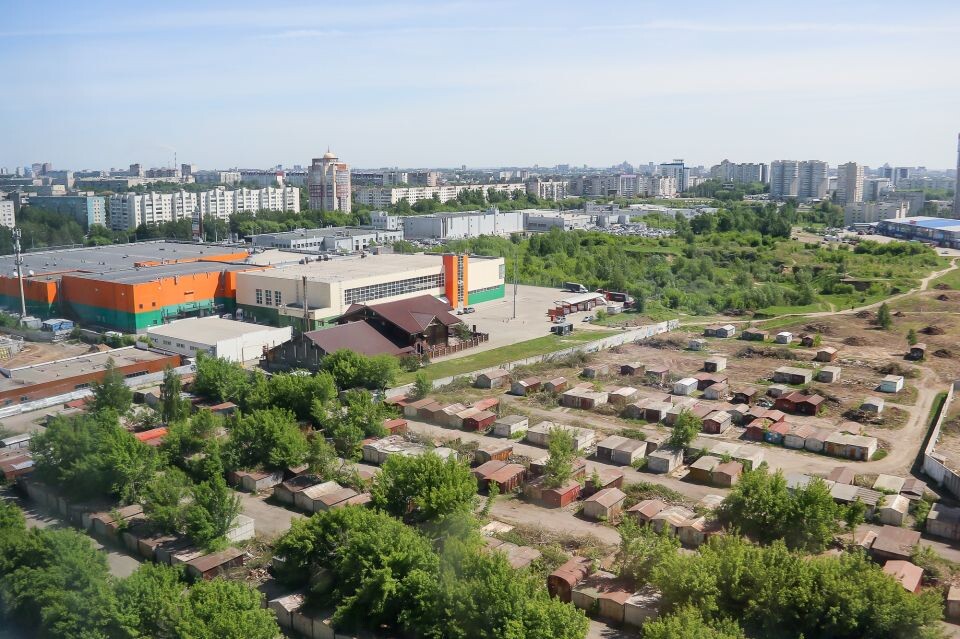    Гаражи на территории будущего парка. Источник: Виталий Барабаш